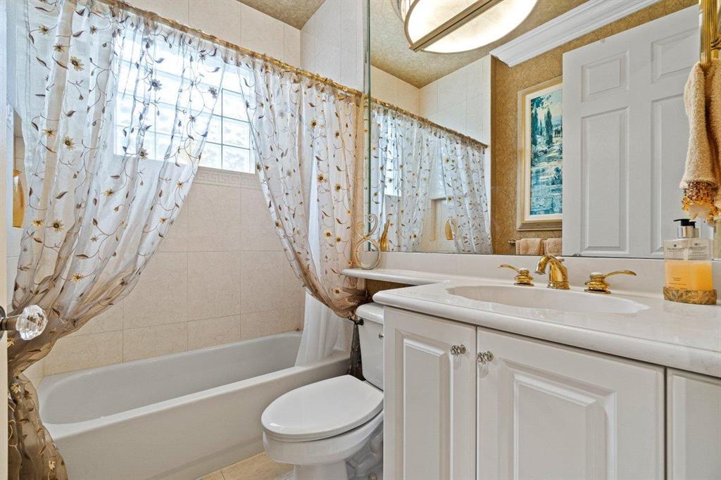 VALENCIA SHORES - Residential