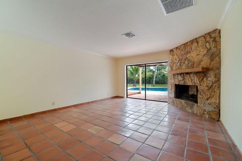 Single Family Residence in Palm Beach Gardens FL 8212 150th Court Ct 5.jpg