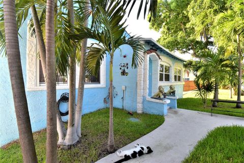 Single Family Residence in Lake Worth Beach FL 909 A Street St 4.jpg