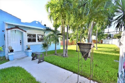 Single Family Residence in Lake Worth Beach FL 909 A Street St 5.jpg