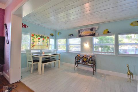 Single Family Residence in Lake Worth Beach FL 909 A Street St 7.jpg