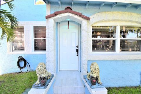 Single Family Residence in Lake Worth Beach FL 909 A Street St 6.jpg