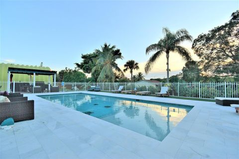 Single Family Residence in Lake Worth Beach FL 909 A Street St 40.jpg