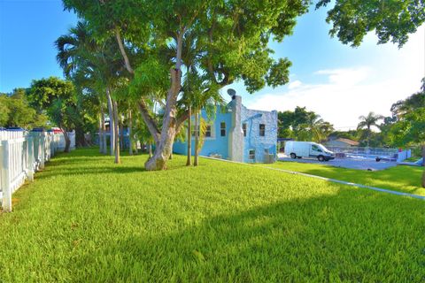 Single Family Residence in Lake Worth Beach FL 909 A Street St 3.jpg