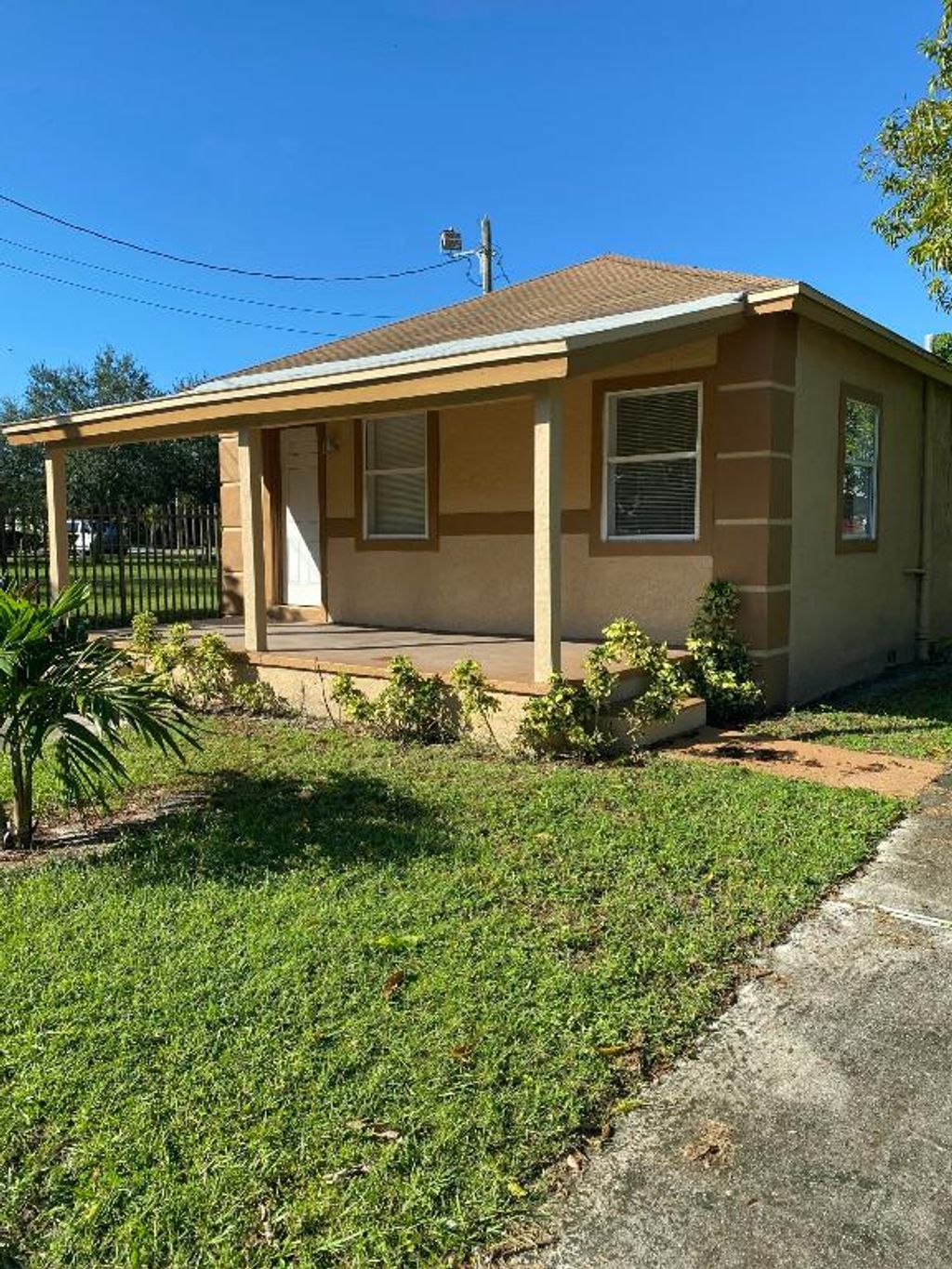 Photo of 529 N 13th Street, Fort Pierce, FL 34950 (MLS # R11135535)