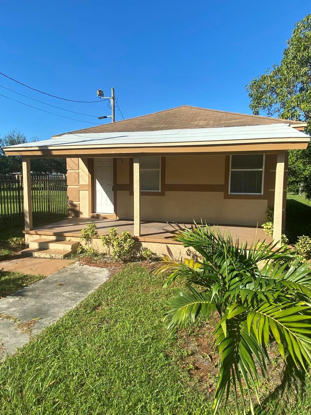 Photo of 529 N 13th Street, Fort Pierce, FL 34950 (MLS # R11135535)