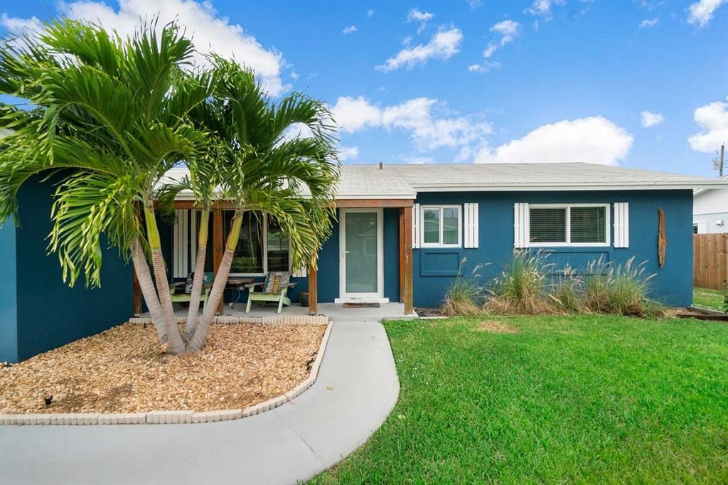 Photo of 1023 SW 25th Place, Boynton Beach, FL 33426 (MLS # R10759500)