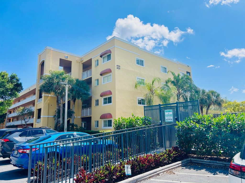 Photo of 4723 Lucerne Lakes Boulevard E #634, Lake Worth, FL 33467 (MLS # B26002212)