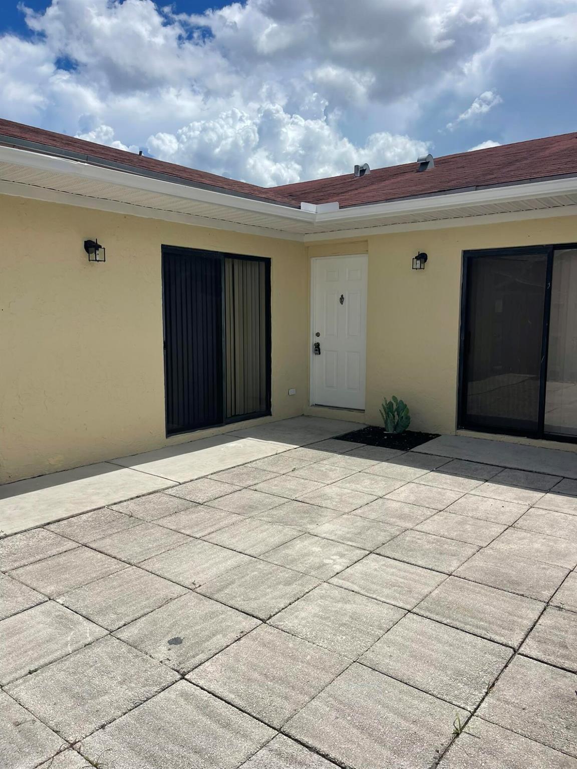 Spacious one-story villa with private fenced patio and vaulted ceiling. Walk-in closet. Full size washer and dryer. Pet friendly. Community offers swimming pool, basketball and tennis courts. Close to the new Tanger Outlet mall, Palm Beach International Airport, highways and restaurants.