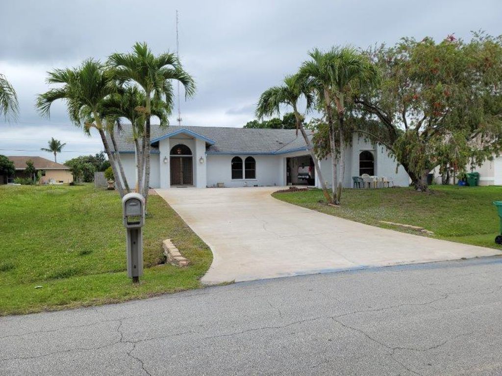 Photo of 2186 SE Lucca Street St, Port St Lucie, FL 34952 (MLS # R10790349)
