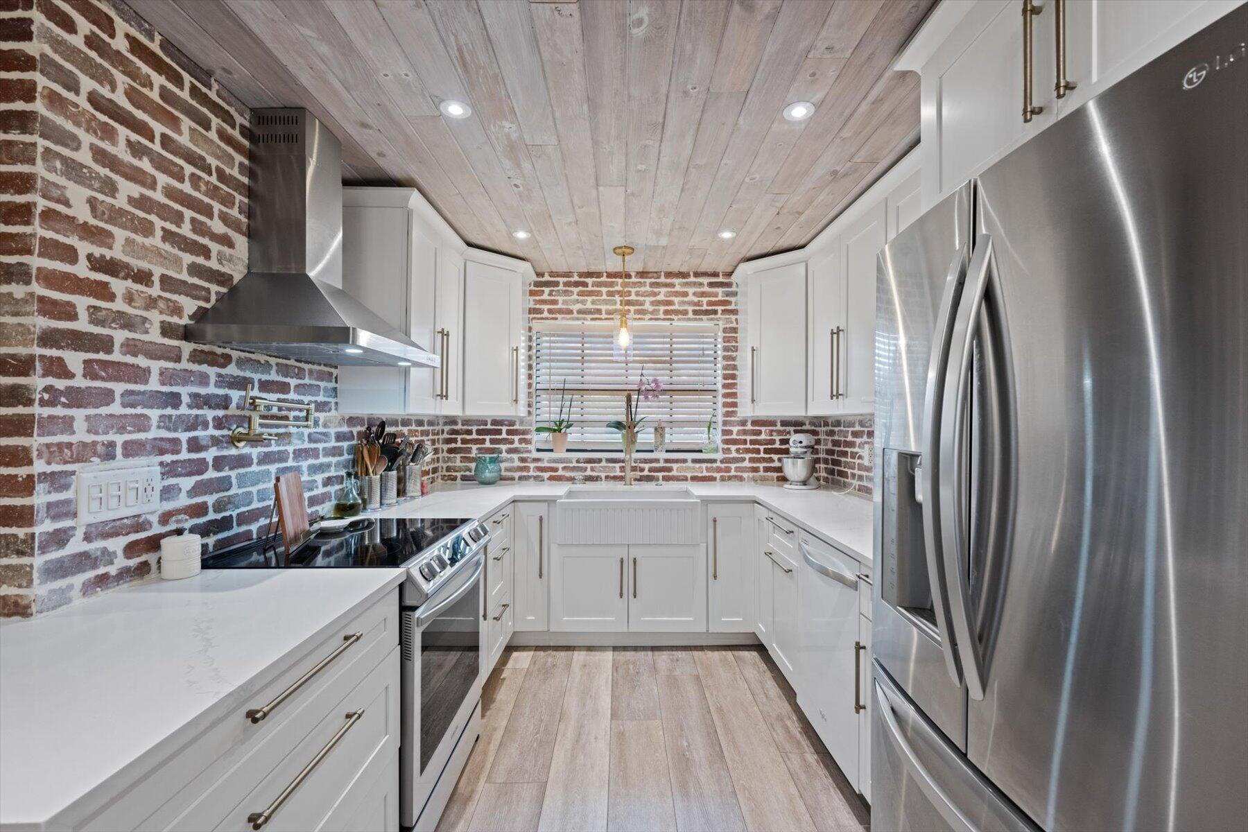 EASTWOOD OF WELLINGTON 2 - Residential