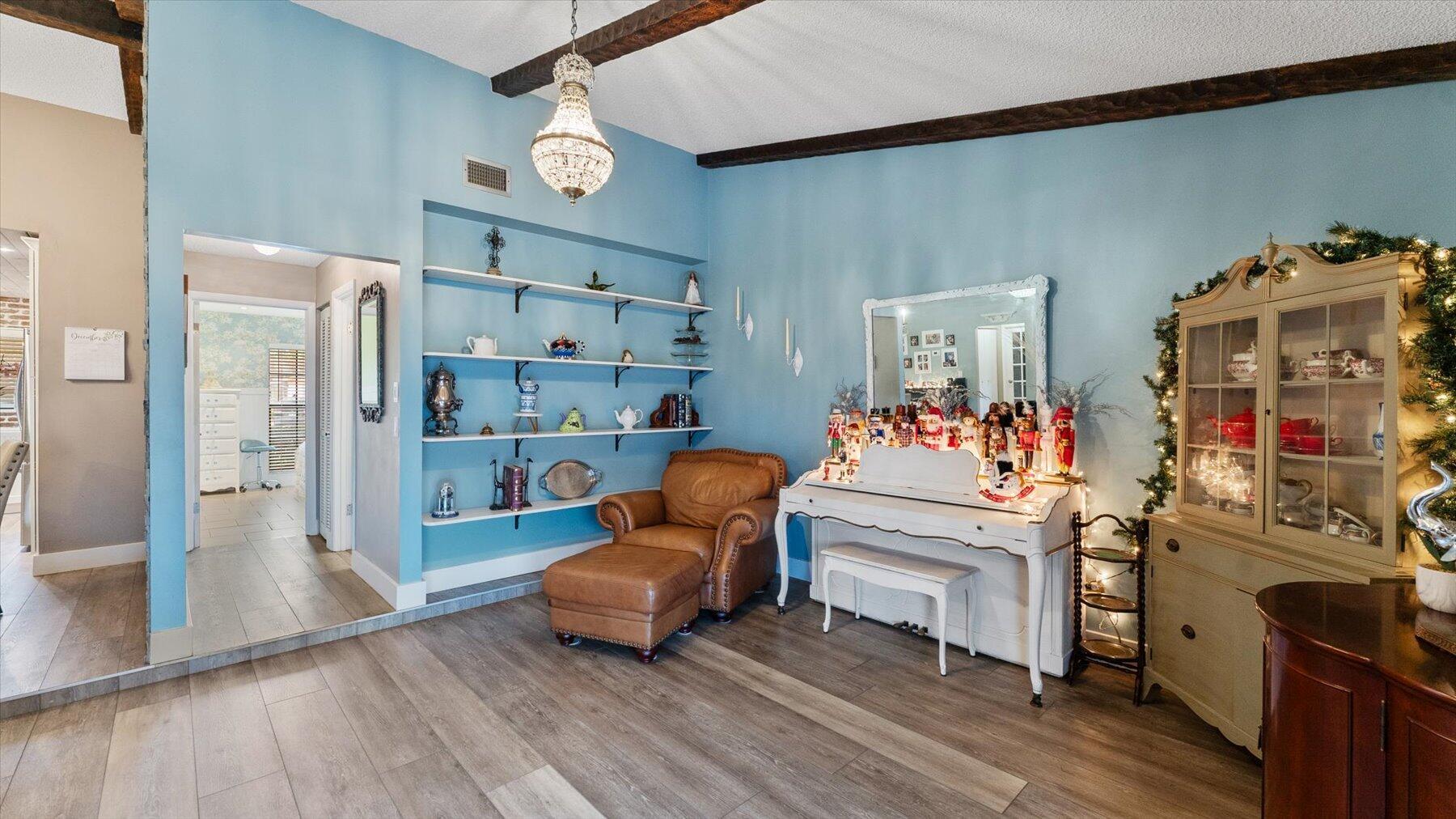 EASTWOOD OF WELLINGTON 2 - Residential