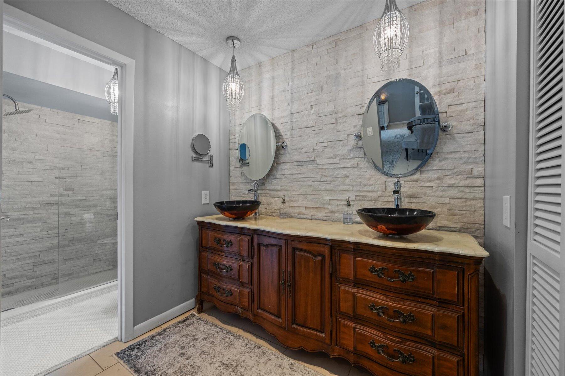 EASTWOOD OF WELLINGTON 2 - Residential