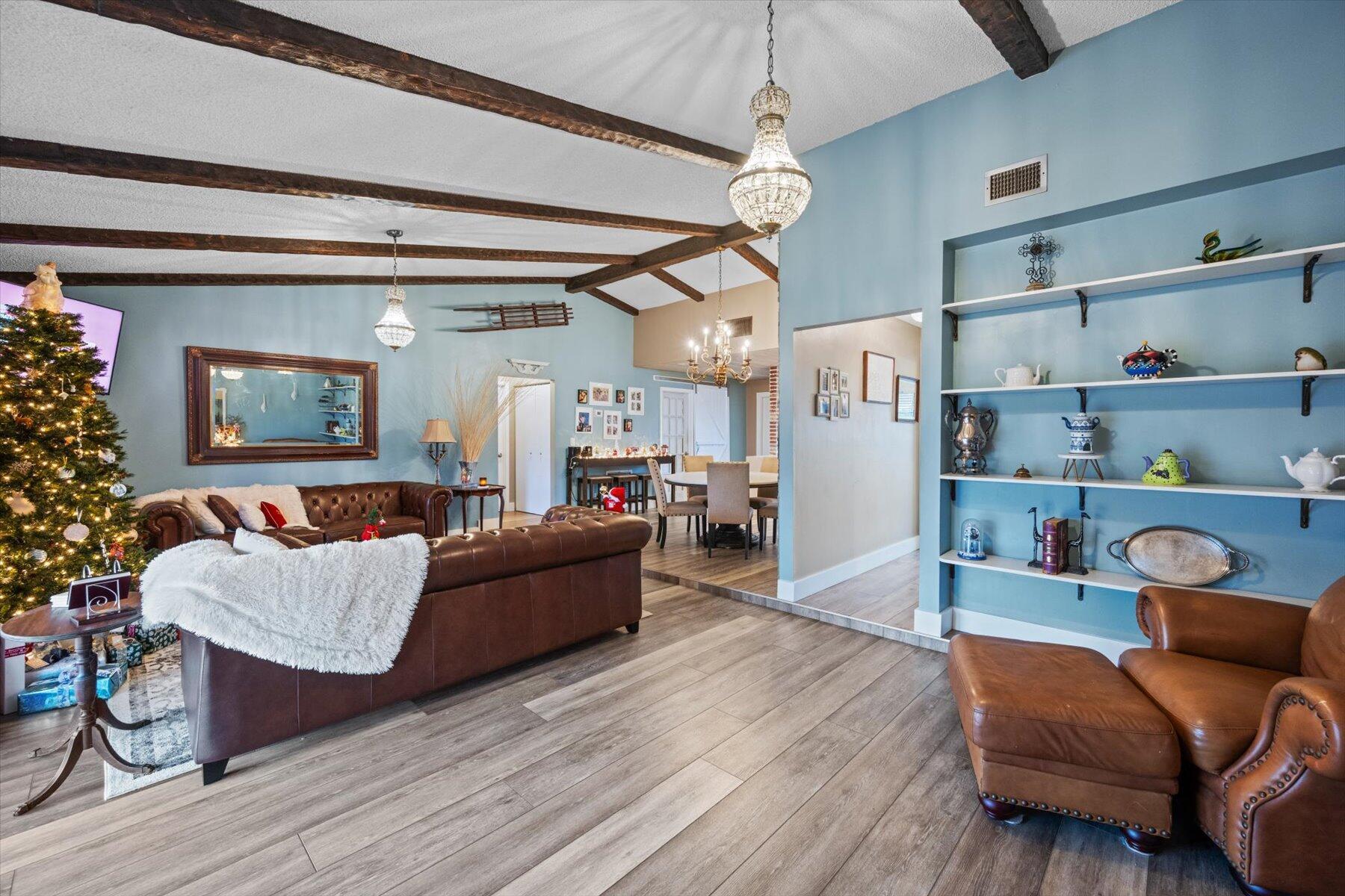 EASTWOOD OF WELLINGTON 2 - Residential