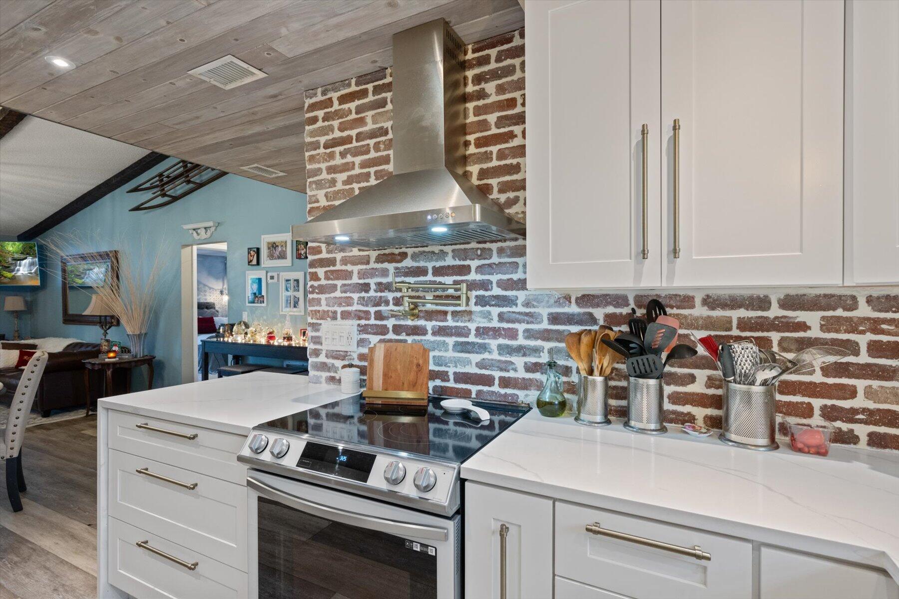 EASTWOOD OF WELLINGTON 2 - Residential