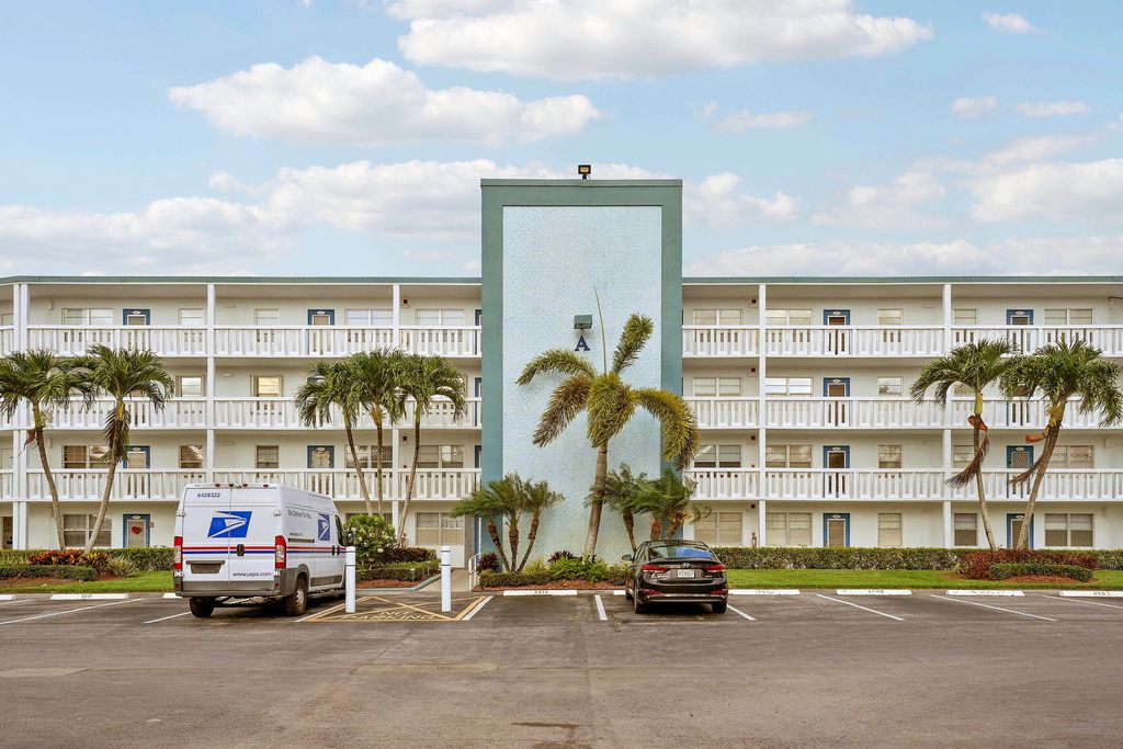 Photo of 999999999 Exeter, Dorset , Mansfield , Mansfield, Boca Raton, FL 33434 (MLS # B26034199)