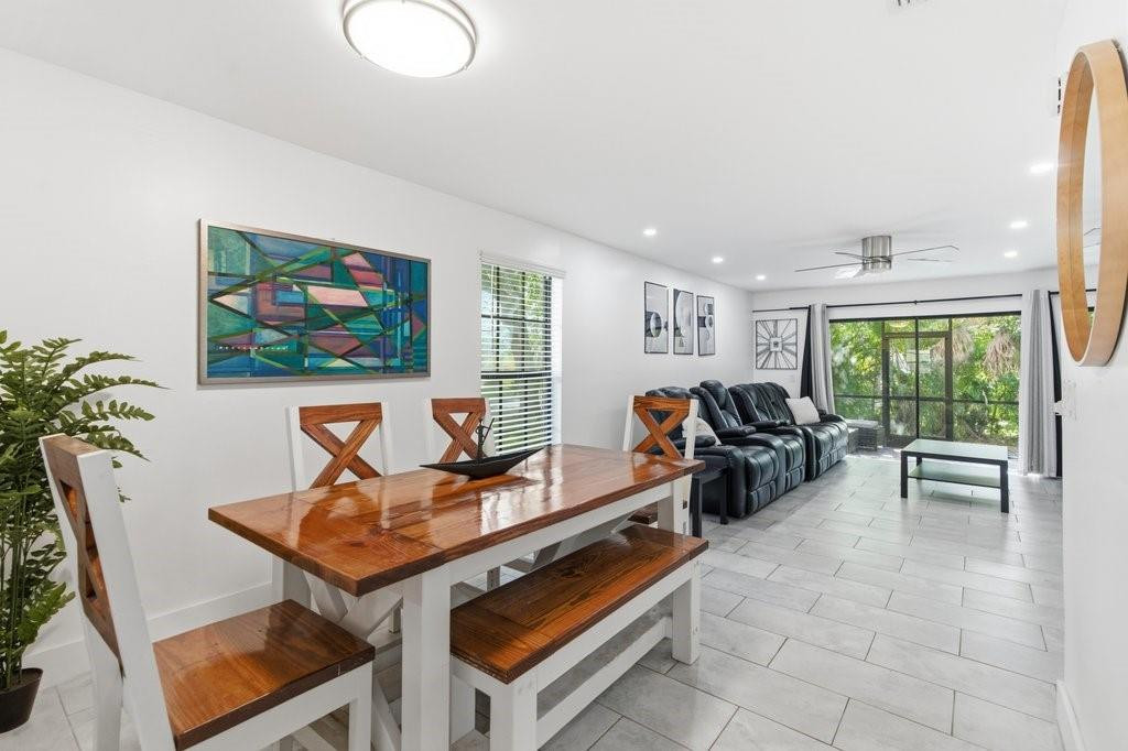 COUNTRY CLUB CHALET - Residential