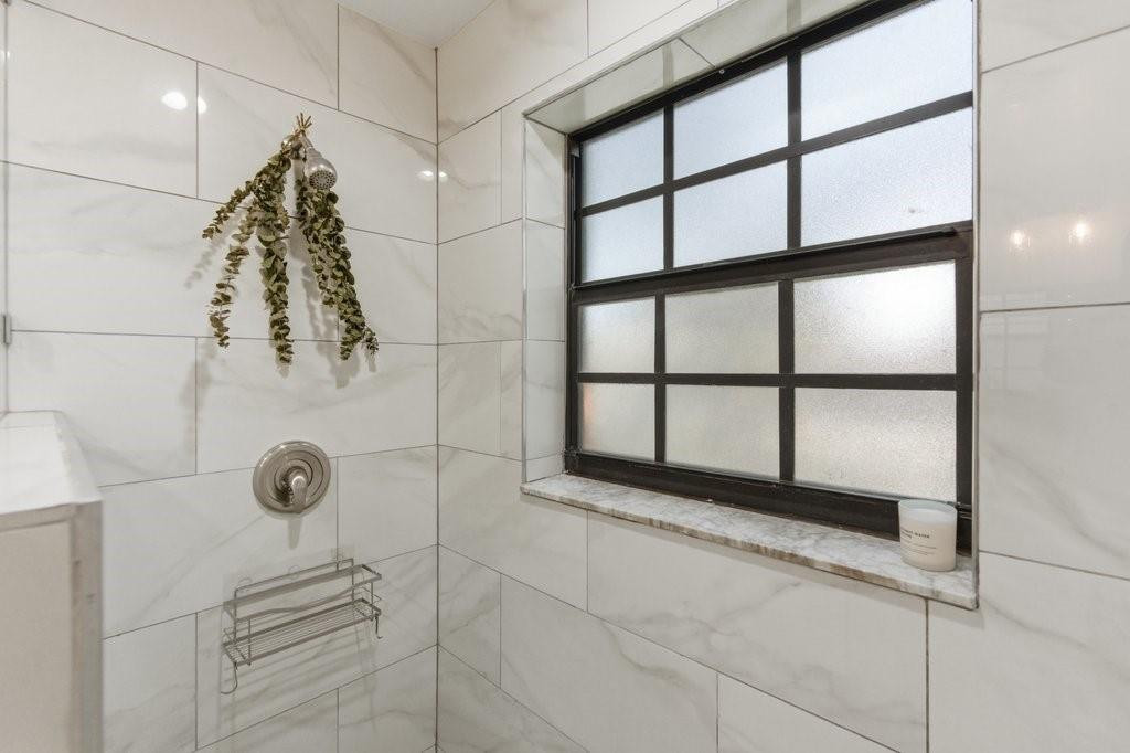 COUNTRY CLUB CHALET - Residential