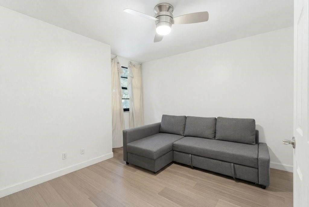 COUNTRY CLUB CHALET - Residential