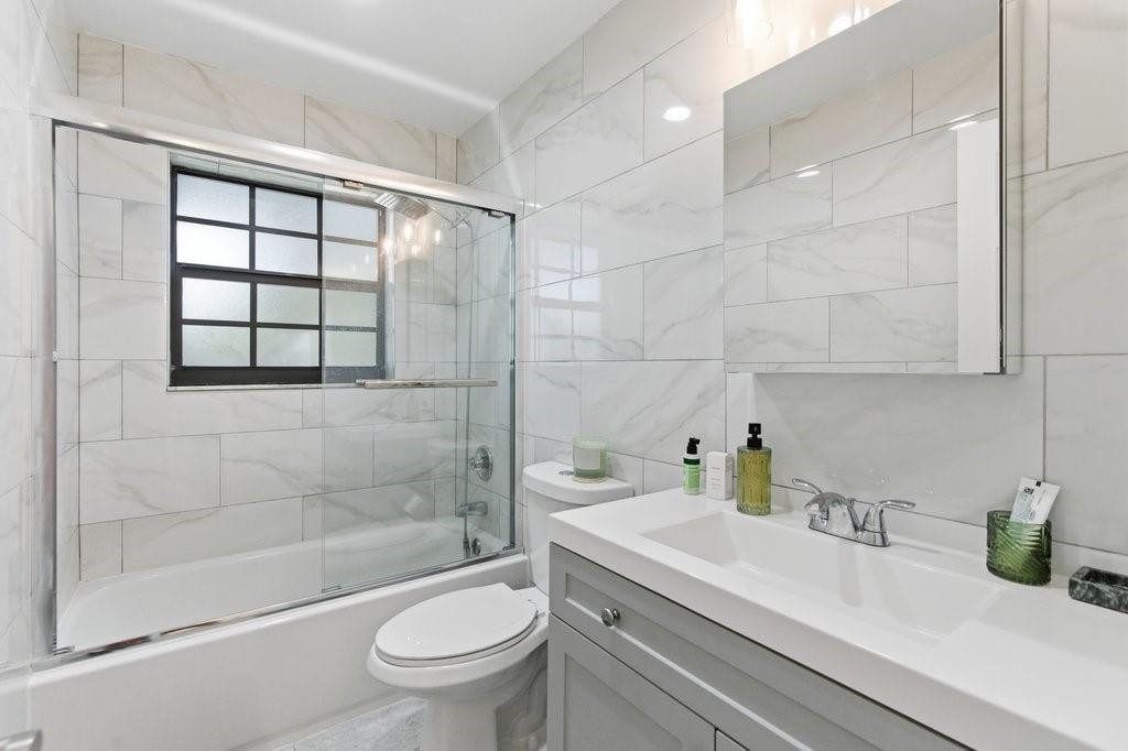 COUNTRY CLUB CHALET - Residential