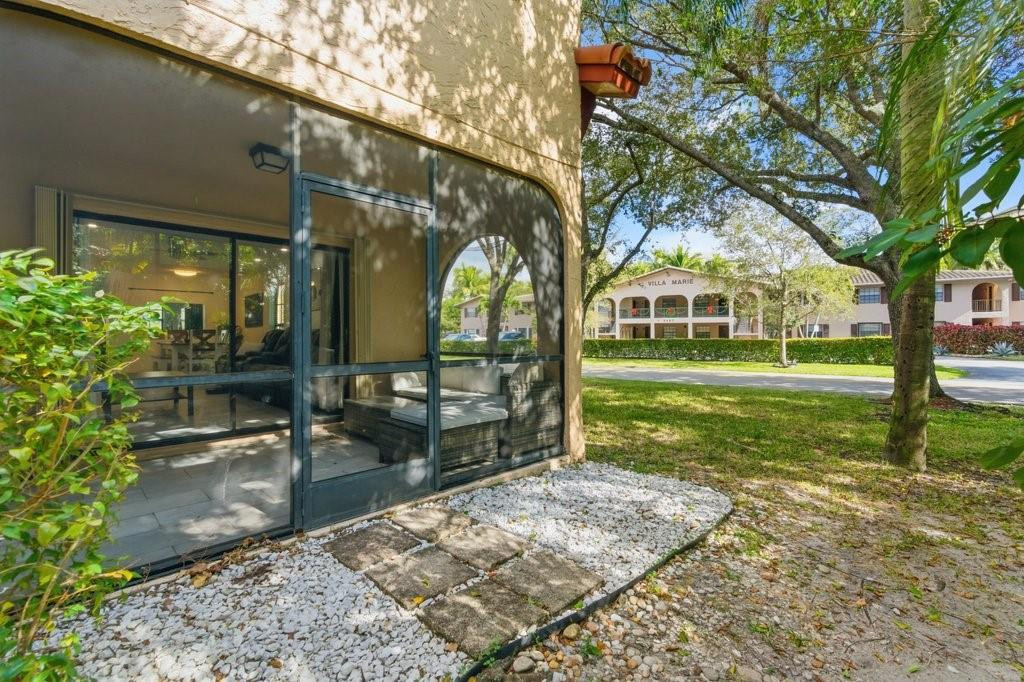 COUNTRY CLUB CHALET - Residential