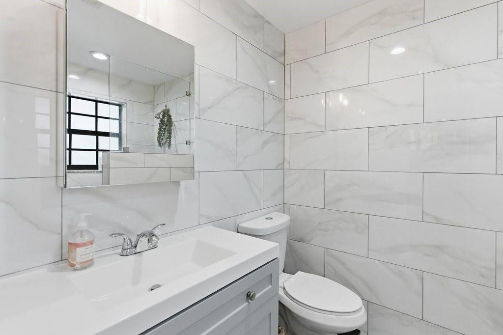 COUNTRY CLUB CHALET - Residential