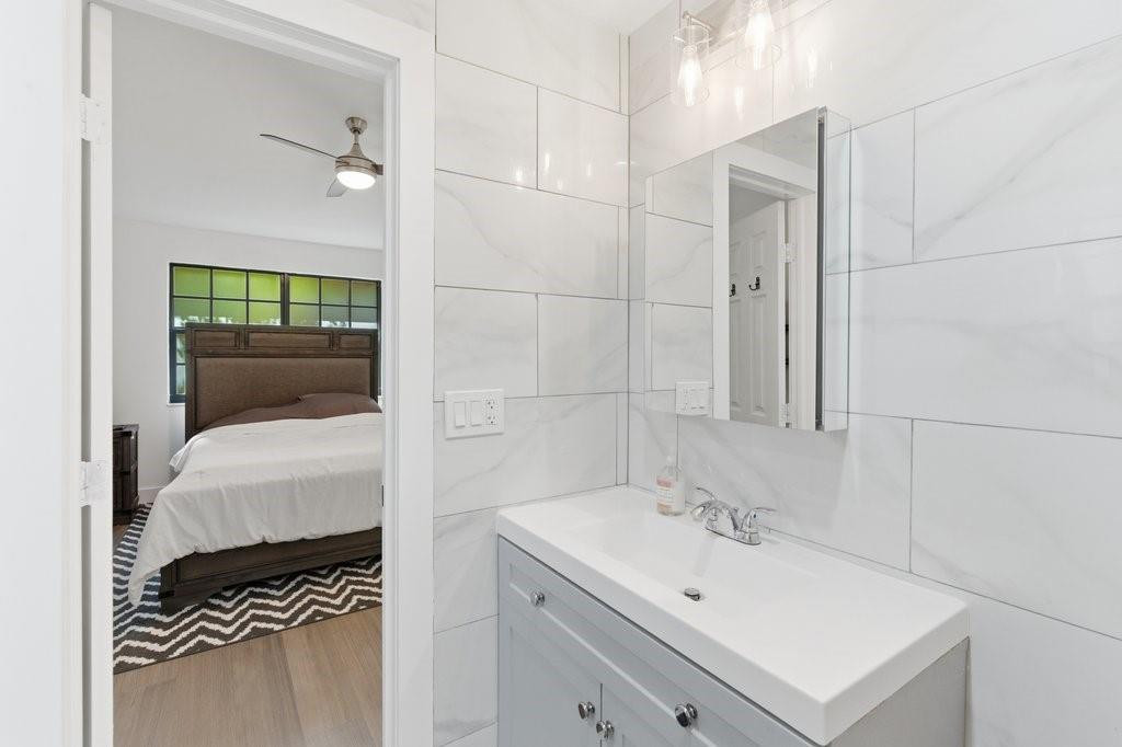 COUNTRY CLUB CHALET - Residential