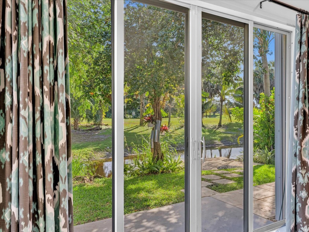 3580 Canary Palm Court