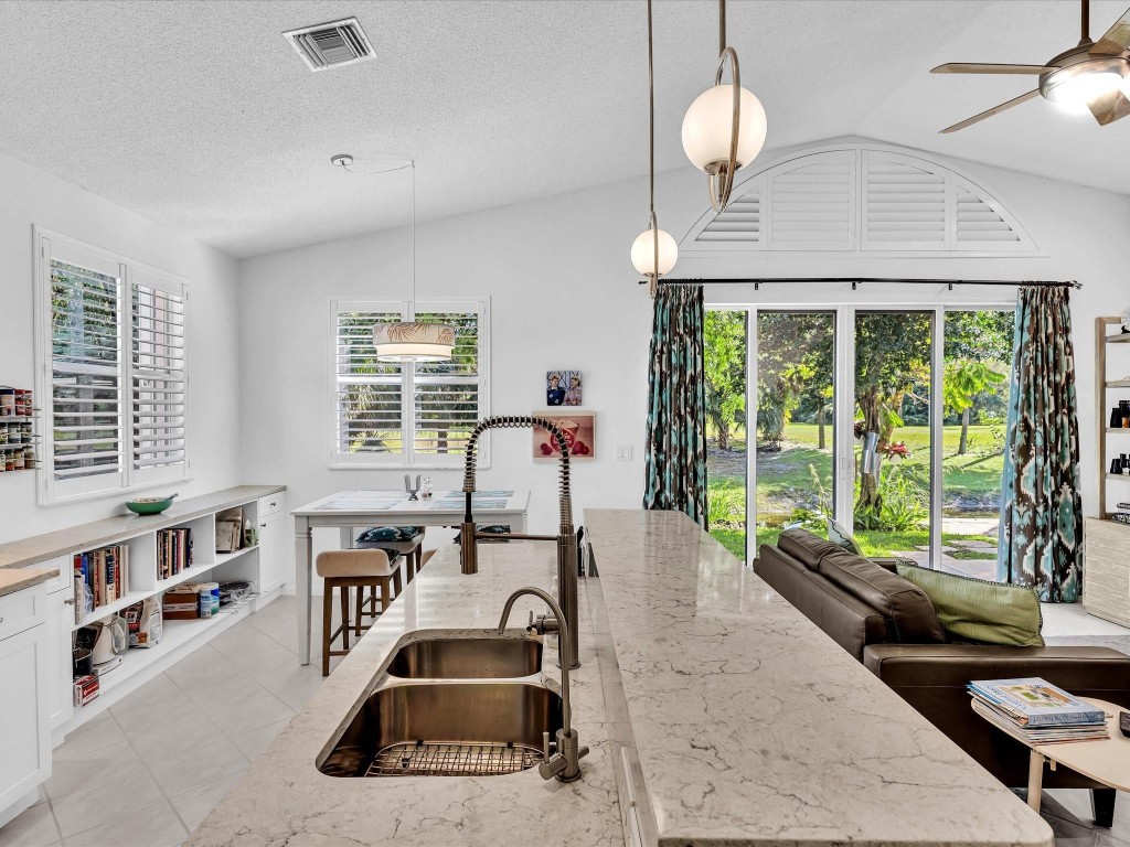 3580 Canary Palm Court