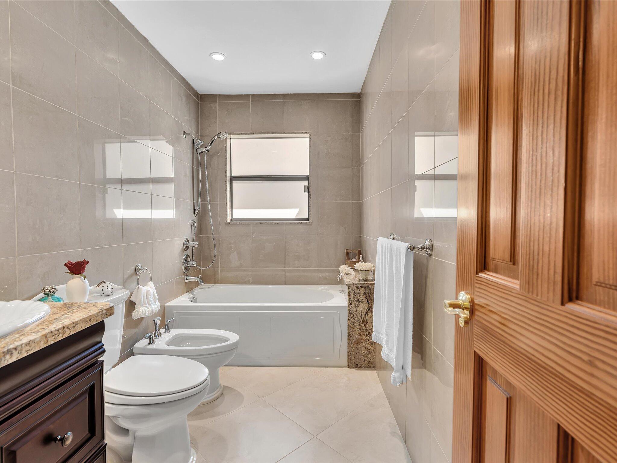 LAKES OF SHERBROOKE - Residential