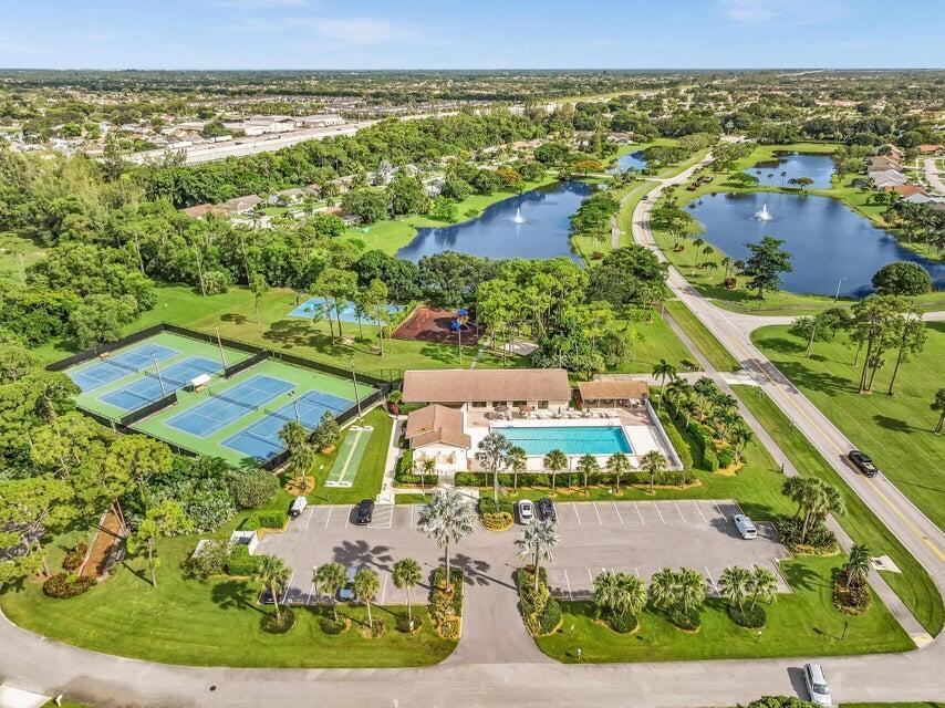 LAKES OF SHERBROOKE - Residential