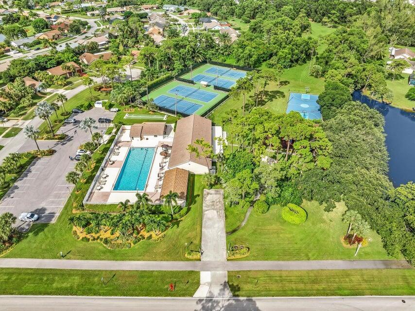 LAKES OF SHERBROOKE - Residential