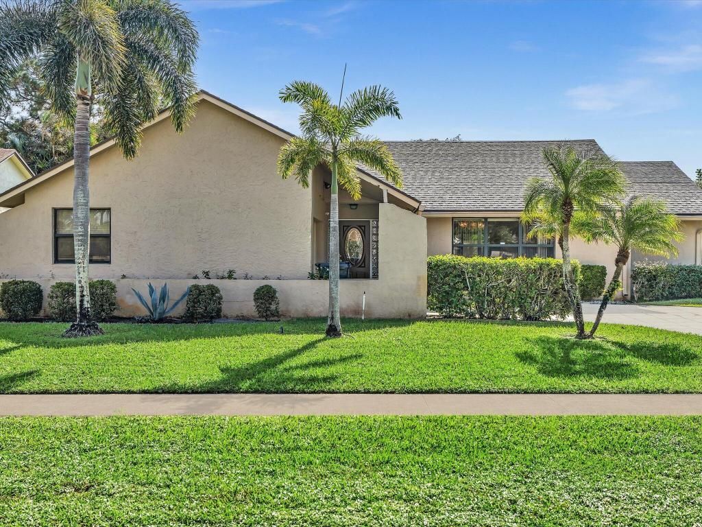 Photo of 8320 E Waccamaw Lane, Lake Worth, FL 33467 (MLS # R11140241)