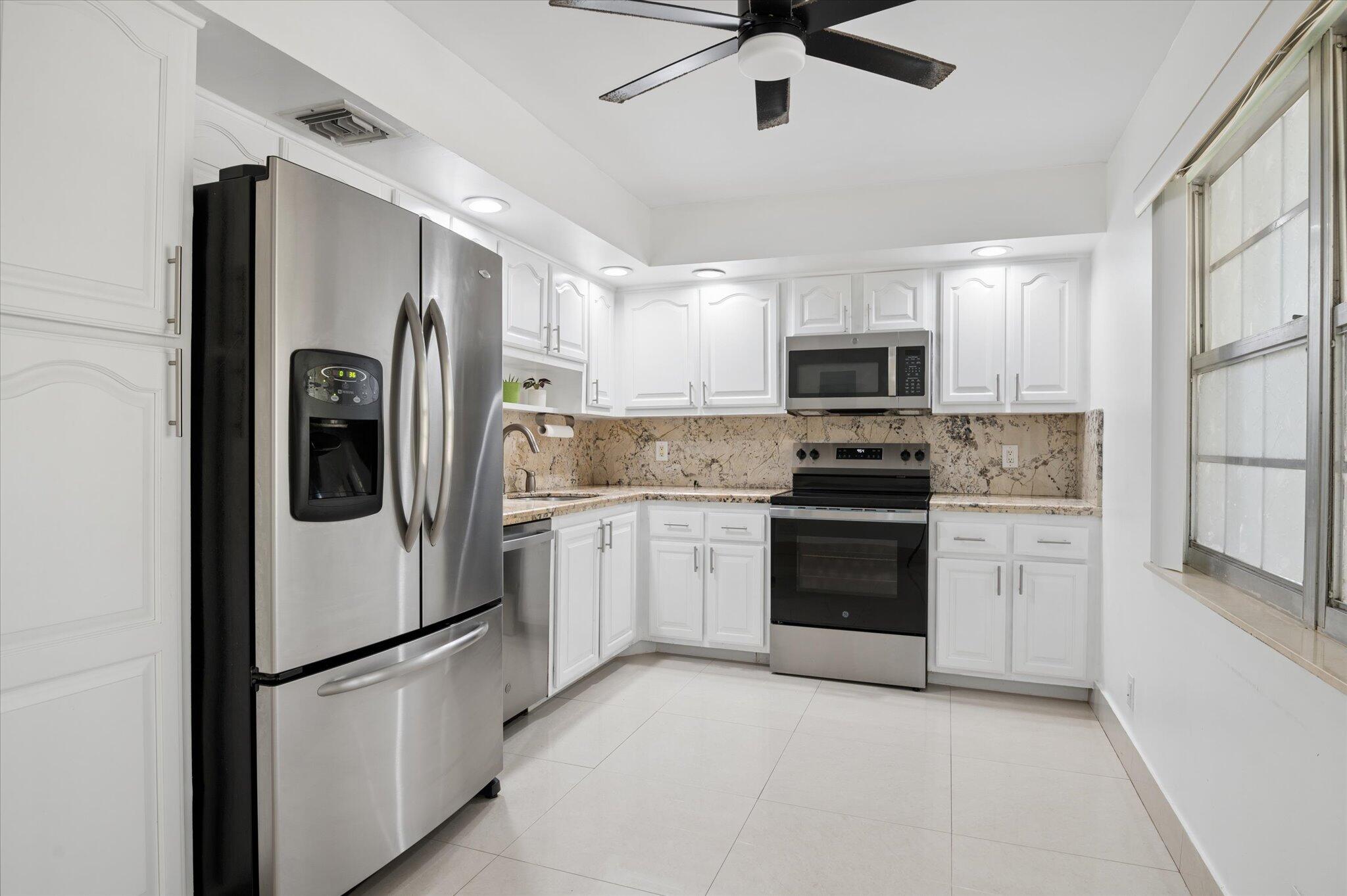 NO 123 PALM-AIRE COUNTRY CLUB - Residential