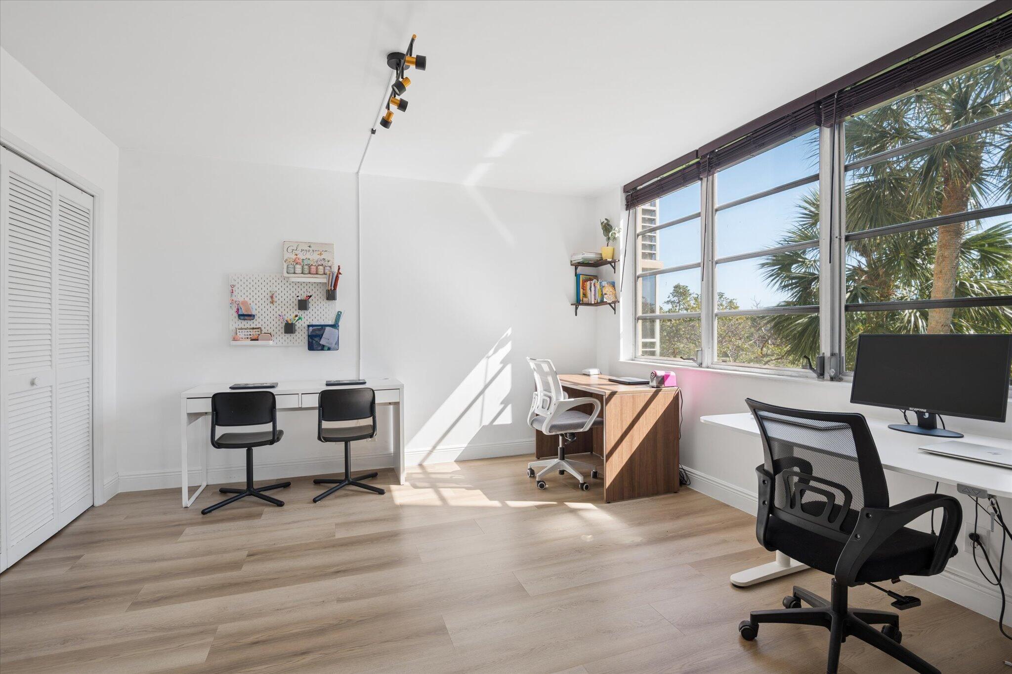 NO 123 PALM-AIRE COUNTRY CLUB - Residential