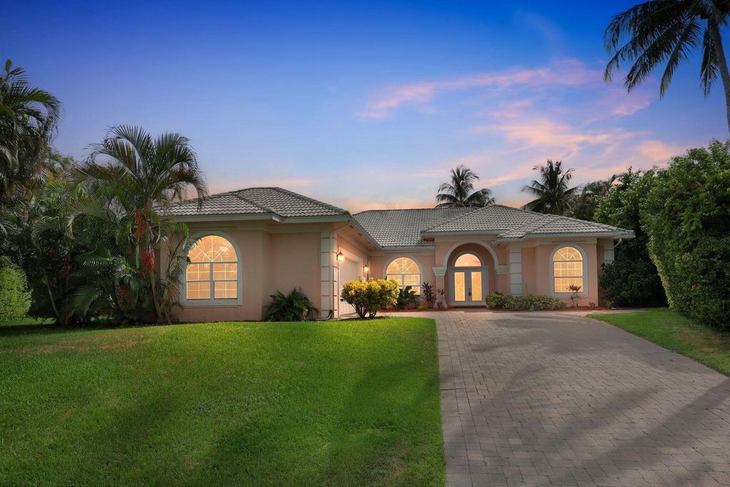 Photo of 8381 SE Woodcrest Place, Hobe Sound, FL 33455 (MLS # R11121238)