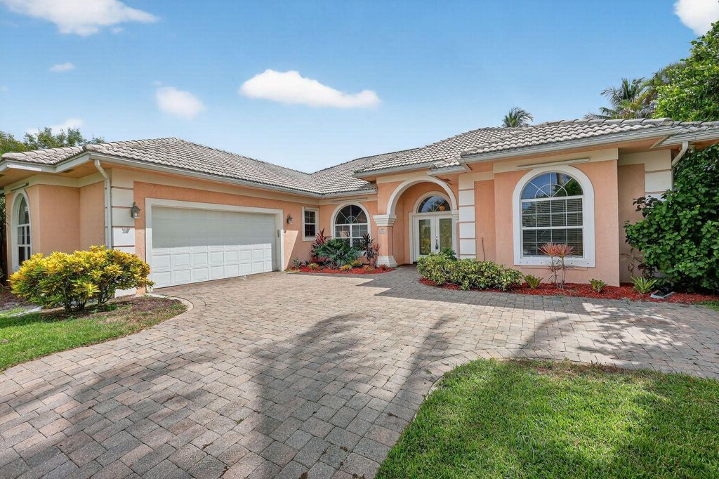 Photo of 8381 SE Woodcrest Place, Hobe Sound, FL 33455 (MLS # R11121238)
