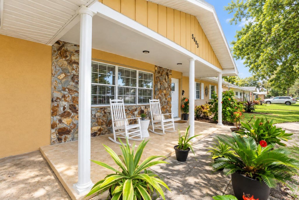 Photo of 5605 WINTER GARDEN Parkway, Fort Pierce, FL 34951 (MLS # B26073160)