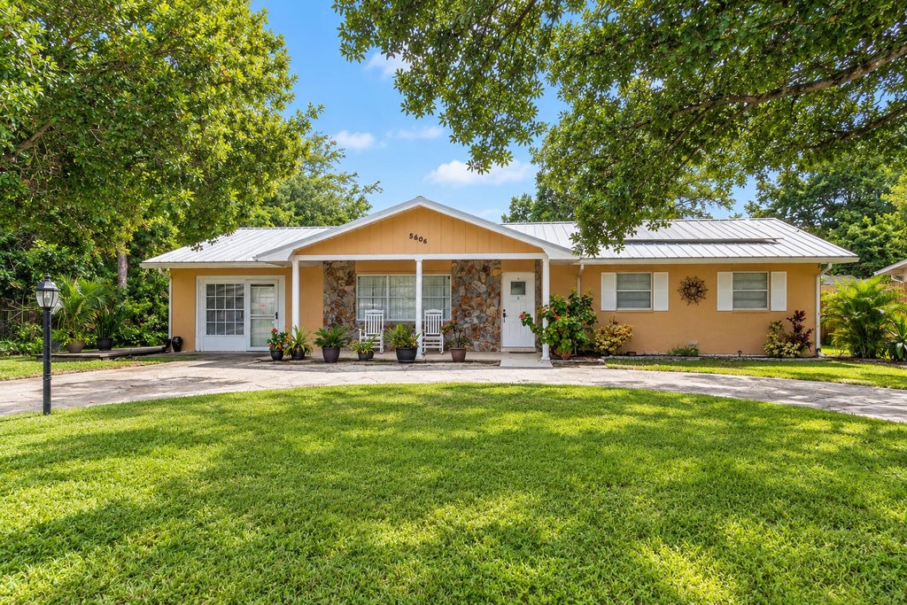 Photo of 5605 WINTER GARDEN Parkway, Fort Pierce, FL 34951 (MLS # B26073160)