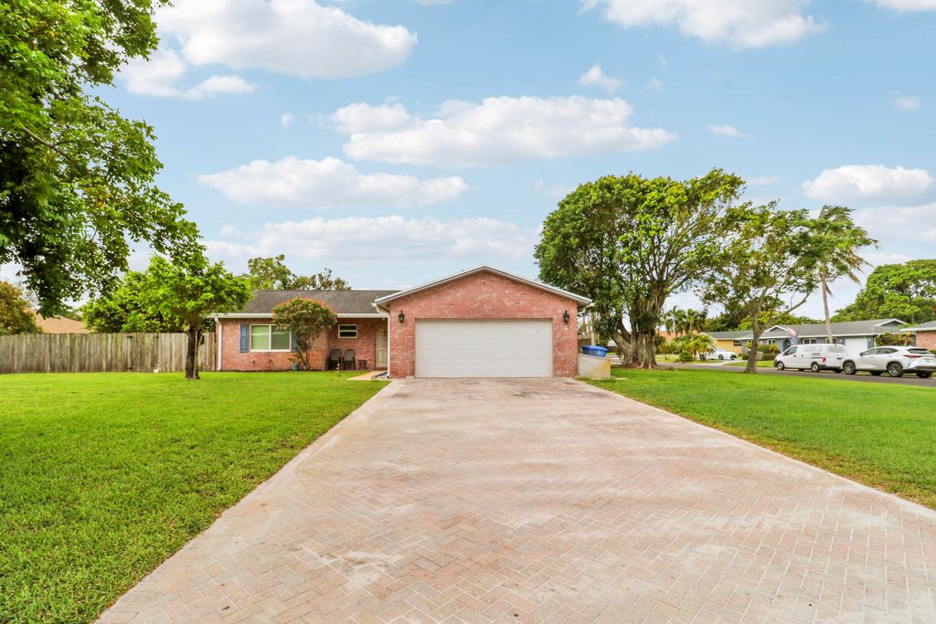 Photo of 98 Pintail Court, Royal Palm Beach, FL 33411 (MLS # B26034127)