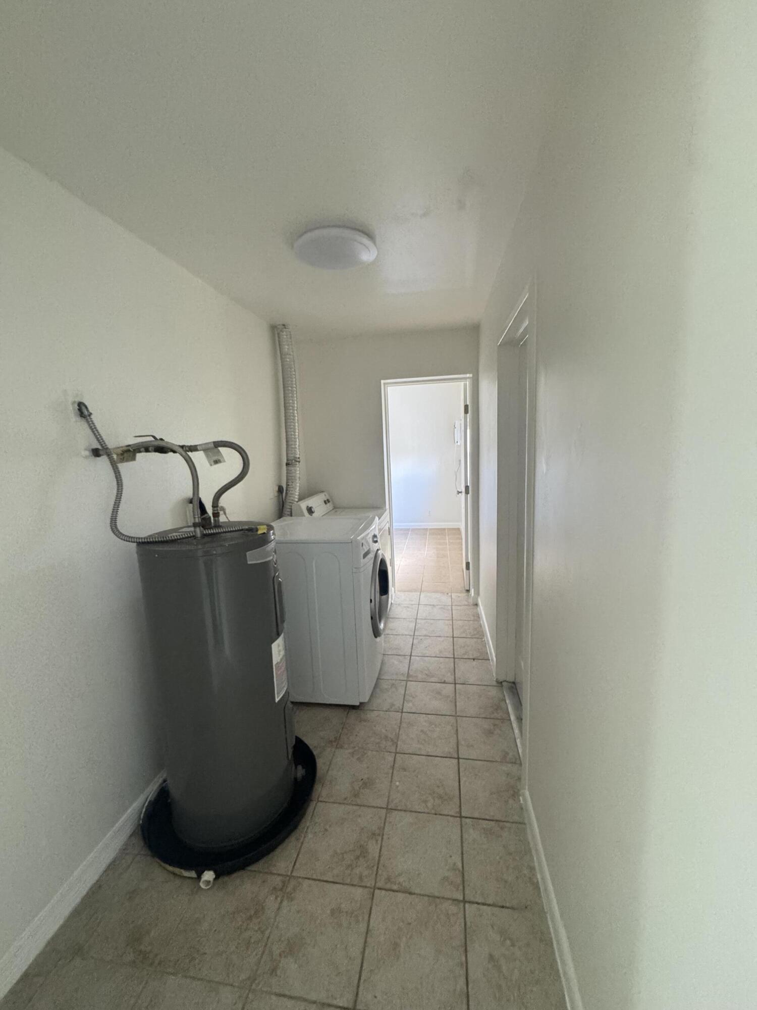 SEMINOLE MANOR 2 - Residential Lease