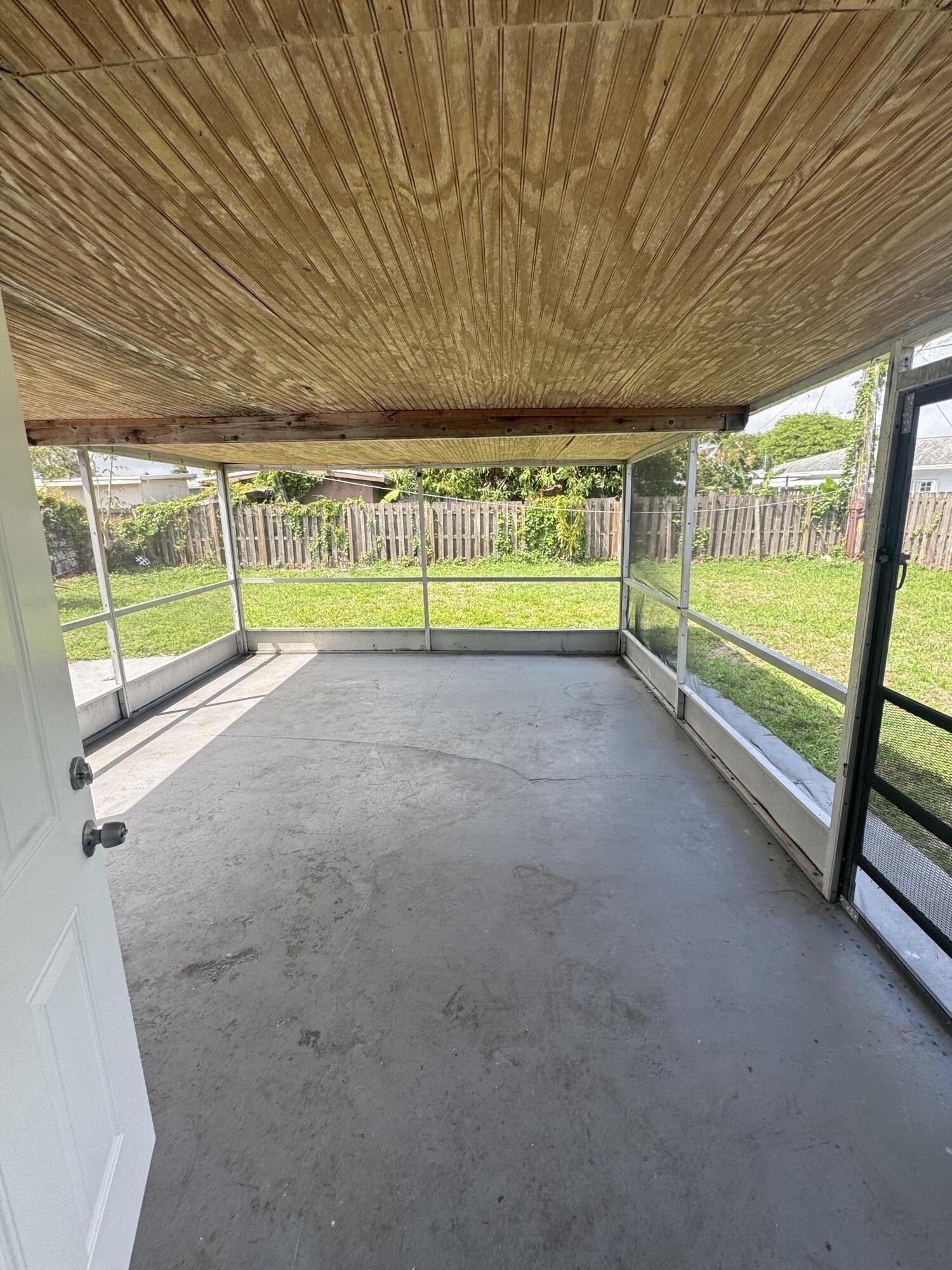 SEMINOLE MANOR 2 - Residential Lease