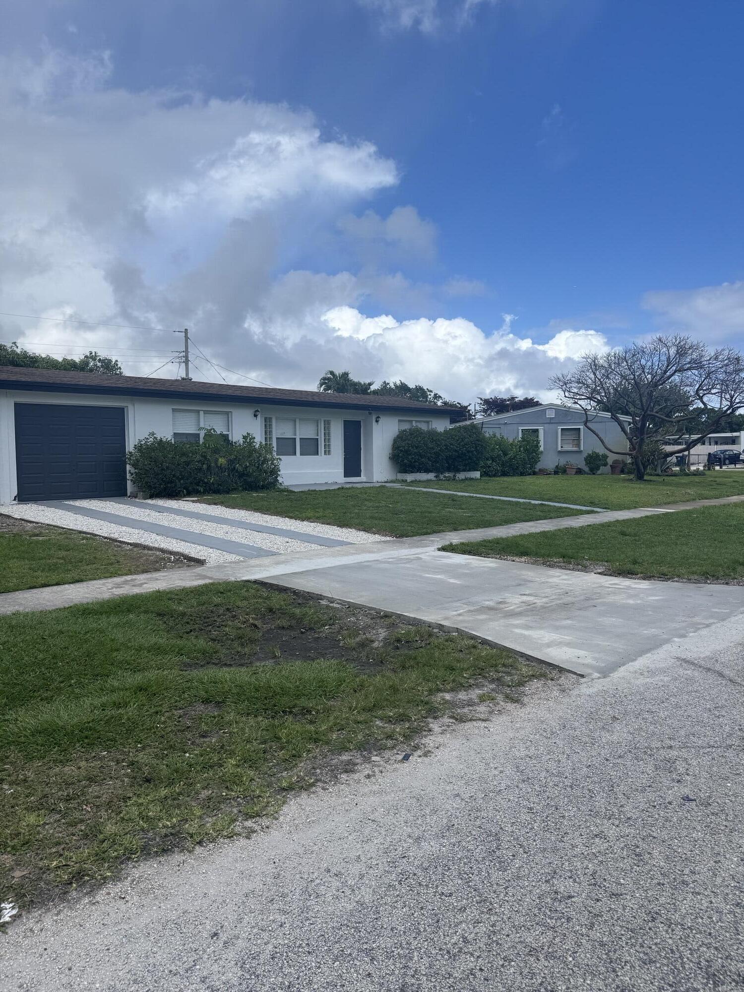 SEMINOLE MANOR 2 - Residential Lease