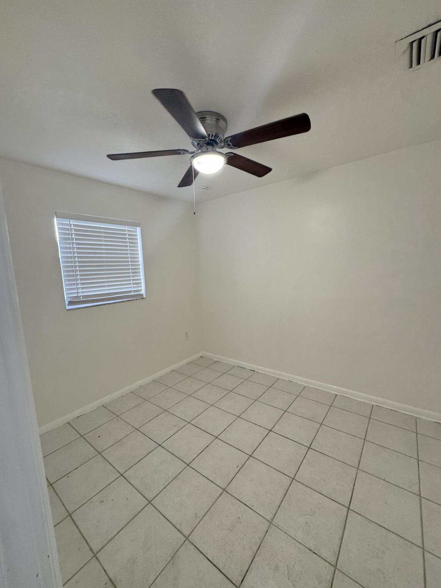 SEMINOLE MANOR 2 - Residential Lease