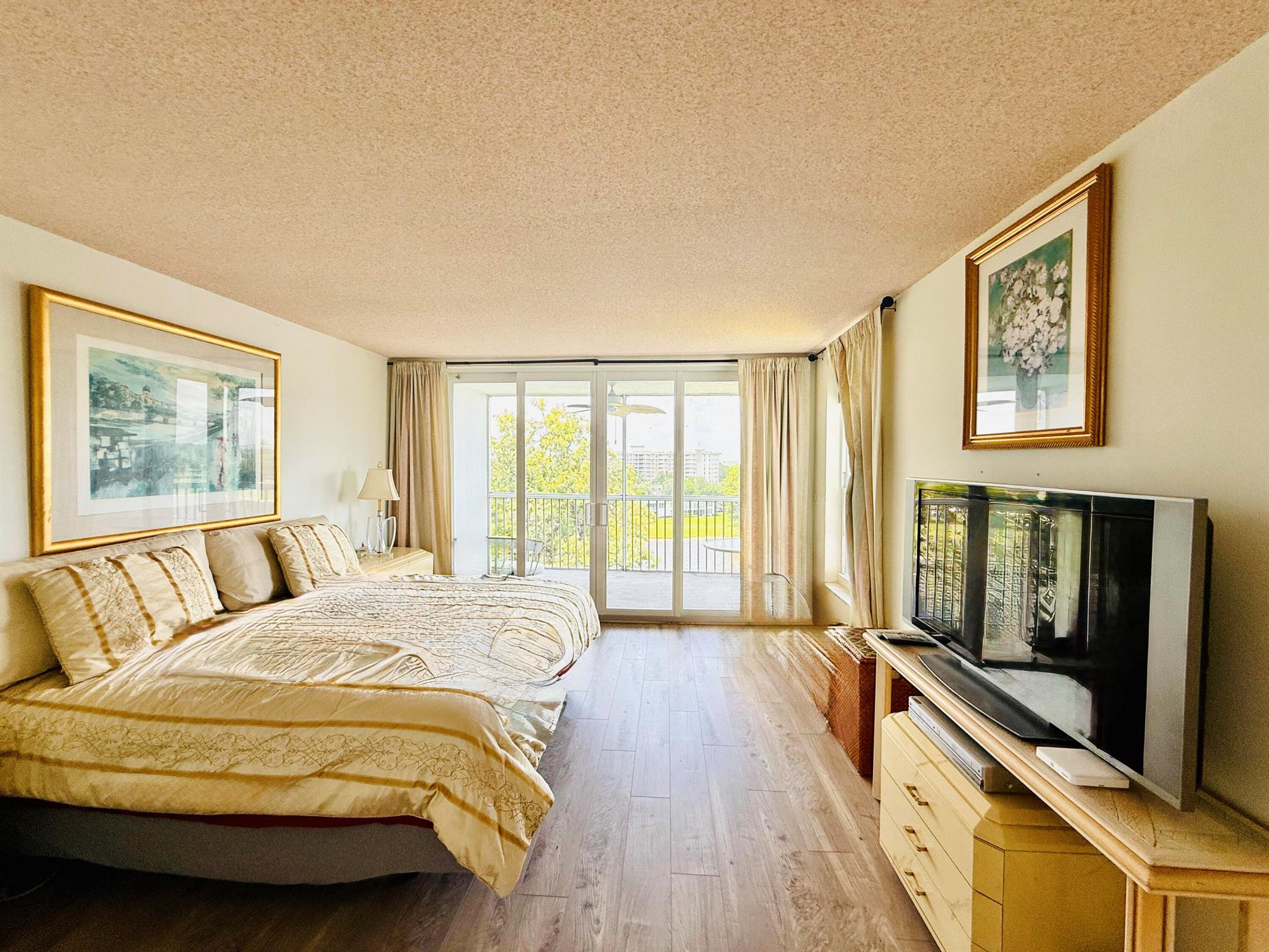 NO 40 PALM-AIRE COUNTRY CLUB - Residential Lease