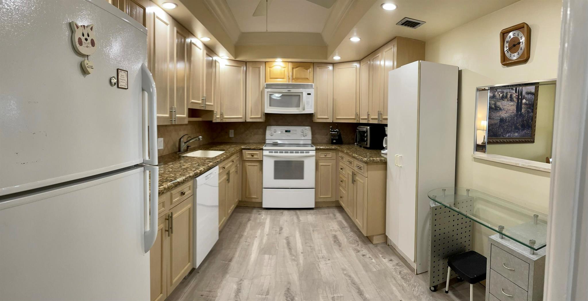 NO 40 PALM-AIRE COUNTRY CLUB - Residential Lease