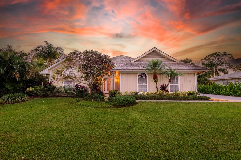 Photo of 91 Fairview W, Tequesta, FL 33469 (MLS # R10960122)