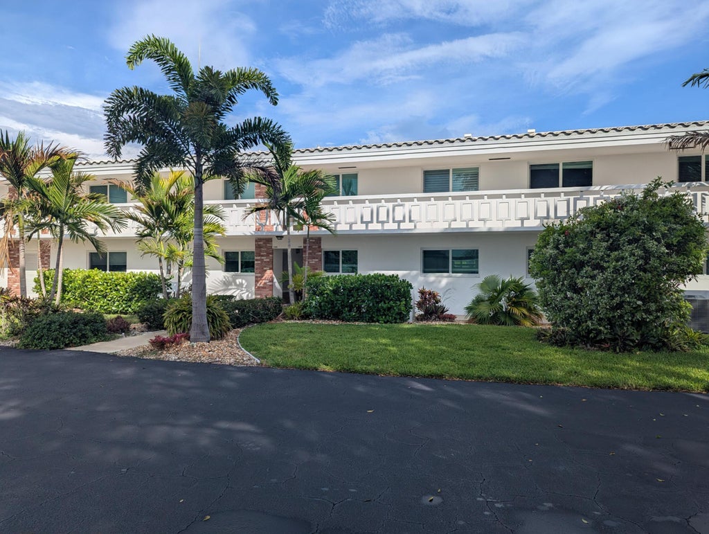 Photo of 331 Tequesta Drive #Unit 123, Jupiter, FL 33469 (MLS # B26040171)