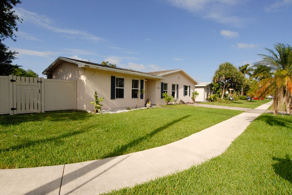 Photo of 205 SE 4th Terrace #1-2, Dania Beach, FL 33004 (MLS # B26014088)