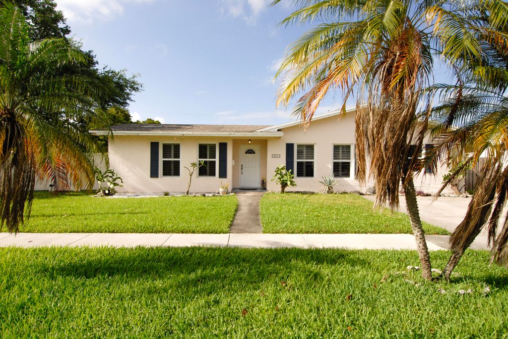 Photo of 205 SE 4th Terrace #1-2, Dania Beach, FL 33004 (MLS # B26014088)